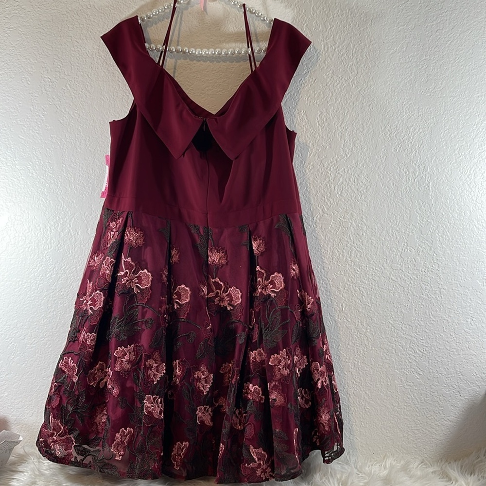 Morgan & Co. Juniors' Embroidered Cold-Shoulder Fit & Flare Dress Pockets Sz 20W - Picture 7 of 14